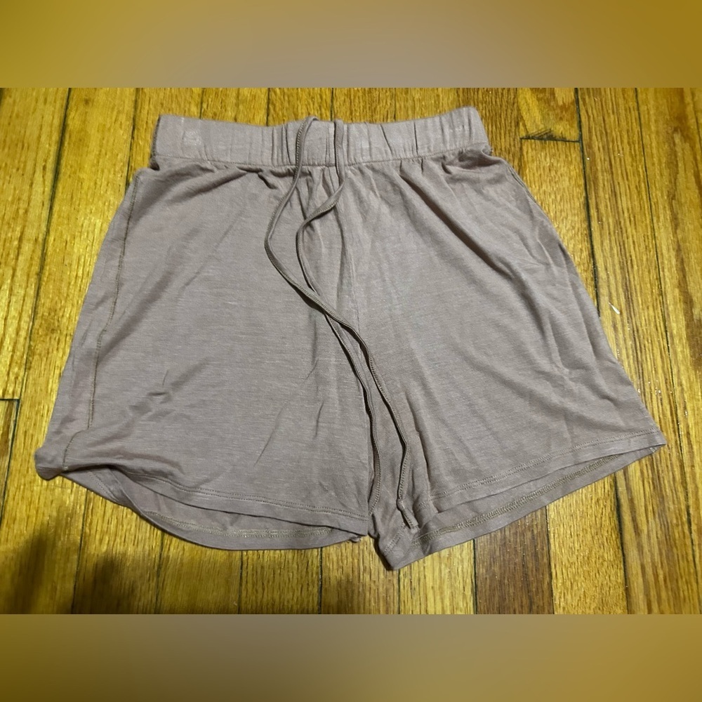 Skims Ochre Knit Pajama Shorts, Size
XXS NWT